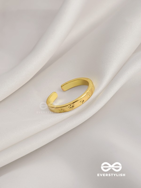 The Engraved Stars - Golden Ring (Adjustable)