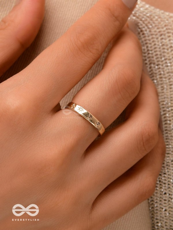 The Engraved Stars - Golden Ring (Adjustable)