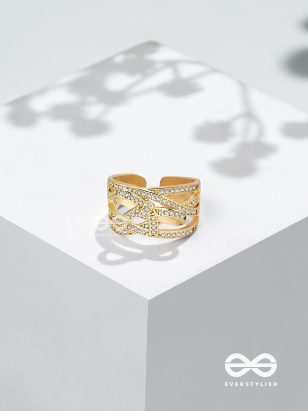 The Playful Knots - Golden Cubic Zirconia Ring (Adjustable)