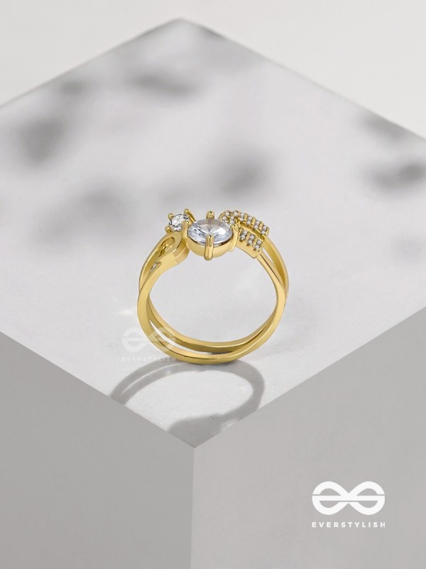 The Dreamy Dazzle - Golden Embellished Ring (Adjustable)