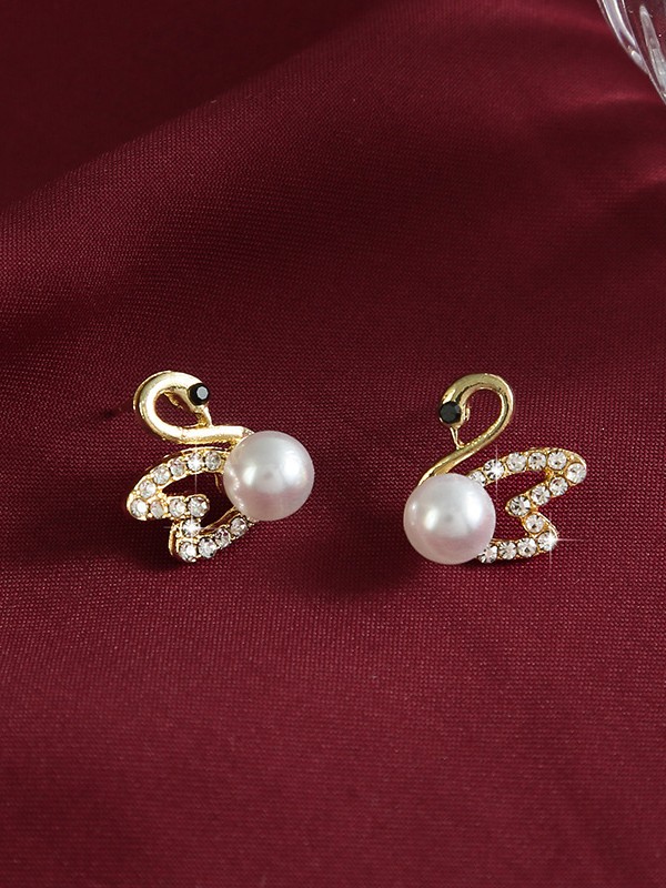 Charming Swans - Sparkling Pearl Studs