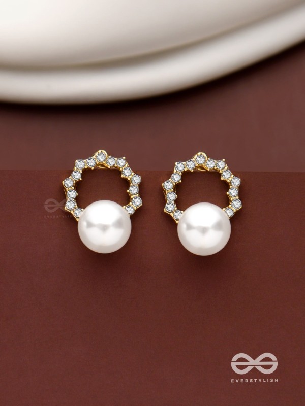 Aura Glow- Elegant Pearl Earrings