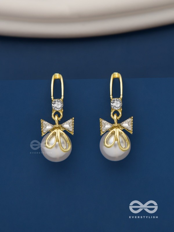 Royal chic-  Golden dangling earrings with crystal and pearl 