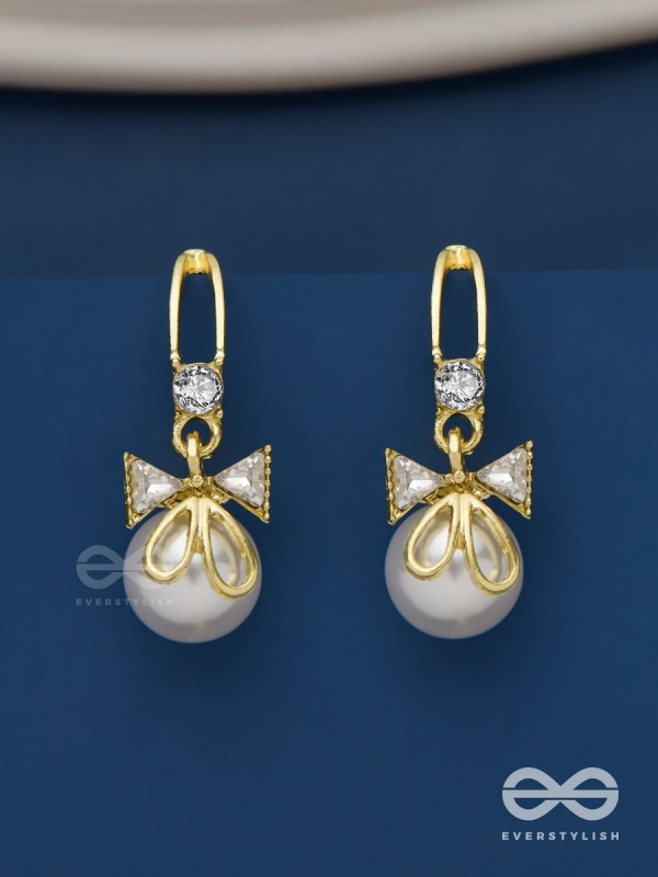 Royal chic-  Golden dangling earrings with crystal and pearl 