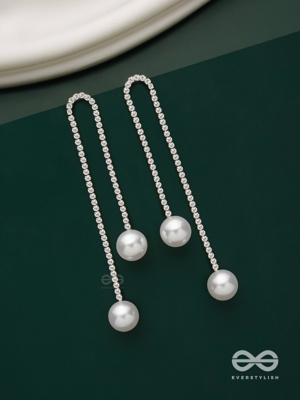 New dawn - Dangling crystal earrings with white pearl 