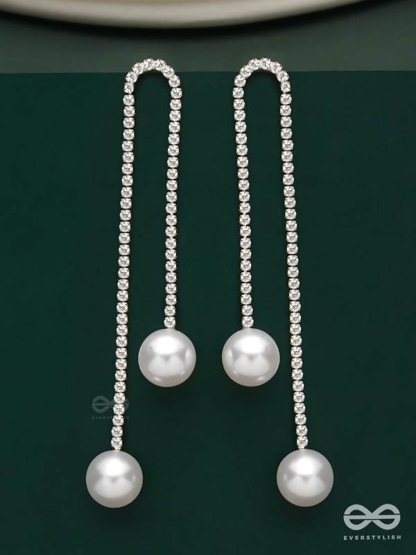 New dawn - Dangling crystal earrings with white pearl 