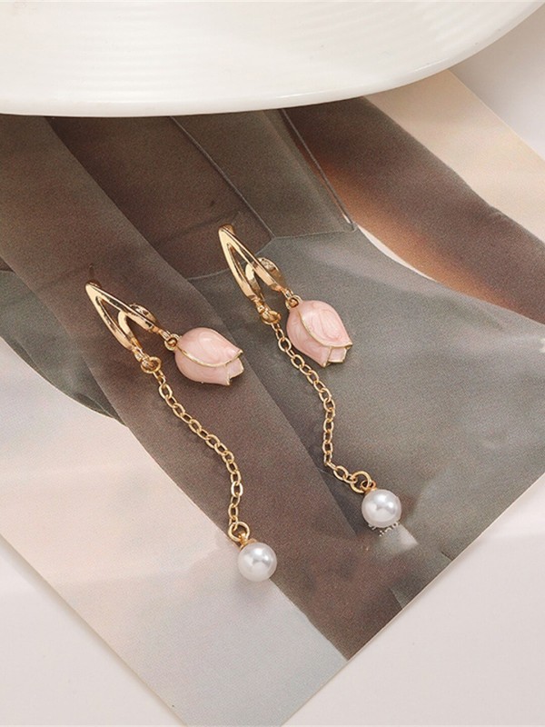 Soft resilience - Golden dangling earrings with pink rosé  