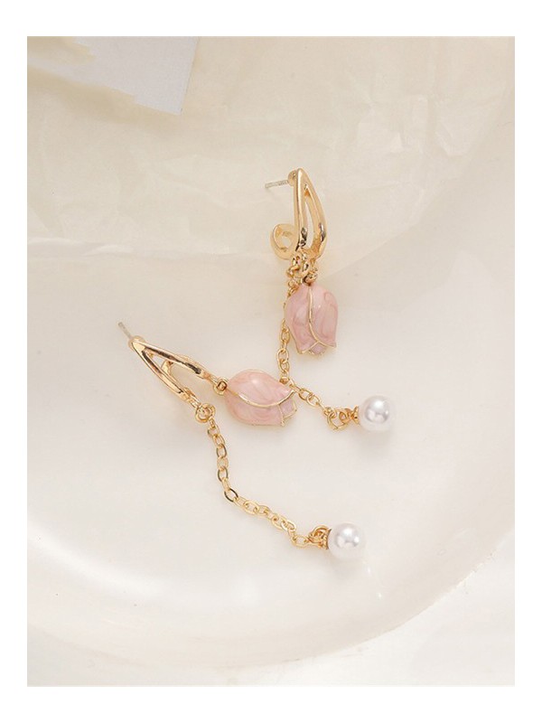 Soft resilience - Golden dangling earrings with pink rosé  