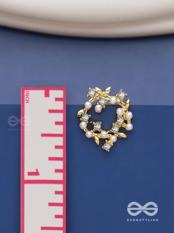 Emerald vines -Wreath shaped pearl studs 