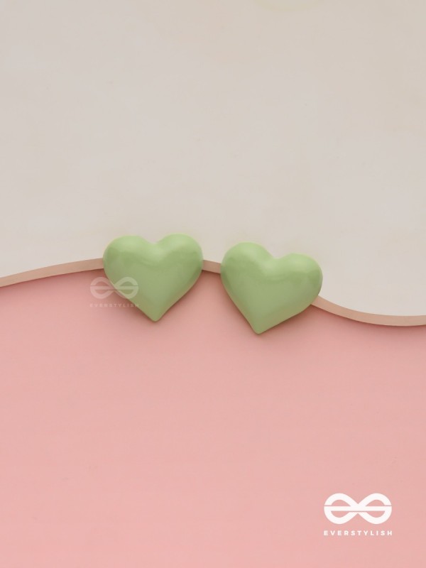 Lush amour - Green heart shaped studs 