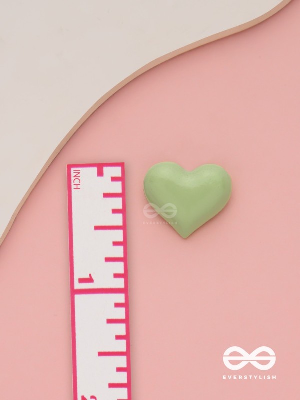 Lush amour - Green heart shaped studs 