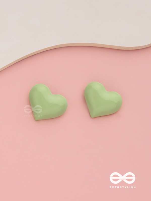 Lush amour - Green heart shaped studs 