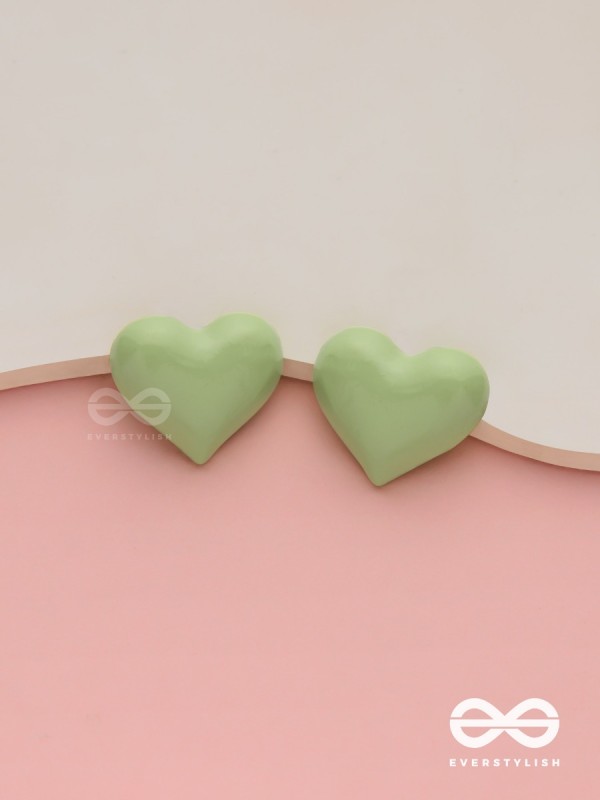 Lush amour - Green heart shaped studs 