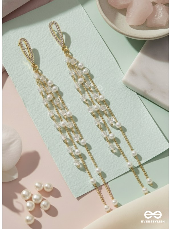 Glass sprinklings - Dangling golden bead earrings 