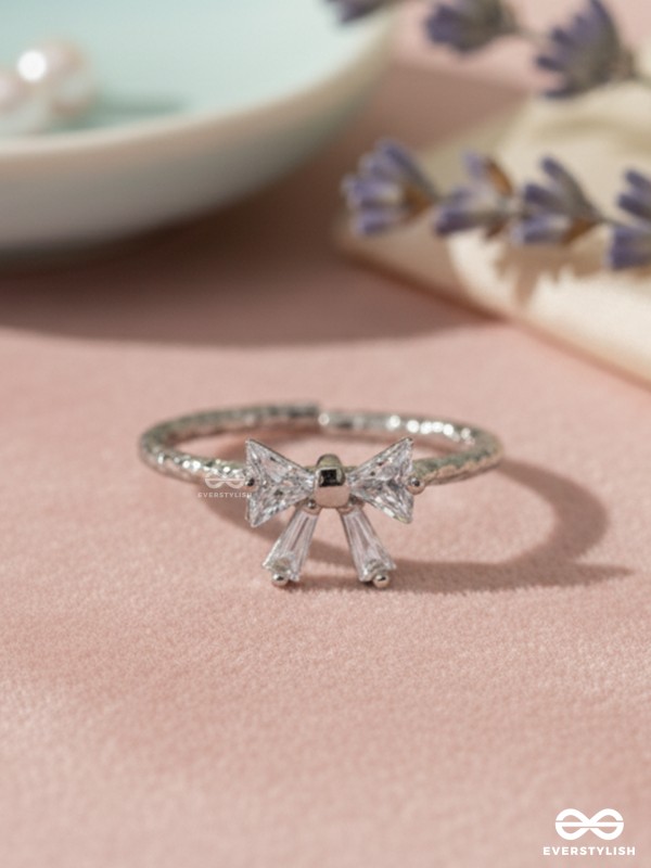 KNOT LUSTER- BOW-INSPIRED RING
