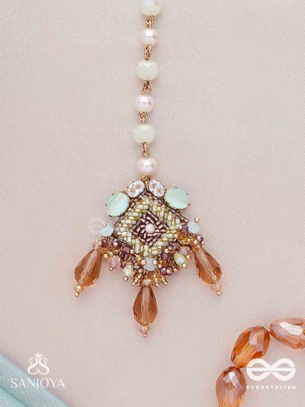 SUNDARA SHOBHA - BEAUTIFUL RADIANCE- ELEGANT MANGTIKA SURROUNDED BY SPARKLING STONES, DELICATE PEARLS AND LIGHT GREEN BEADS