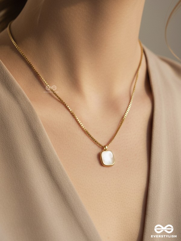 SOFT HALO - STAINLESS STEEL ANTI-TARNISH HOLOGRAPHIC STONE PENDANT NECKLACE