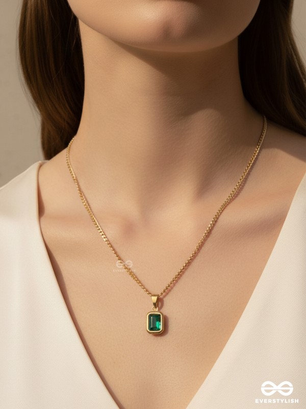 JADE GLEAM - STAINLESS STEEL ANTI-TARNISH EMERALD PENDANT NECKLACE