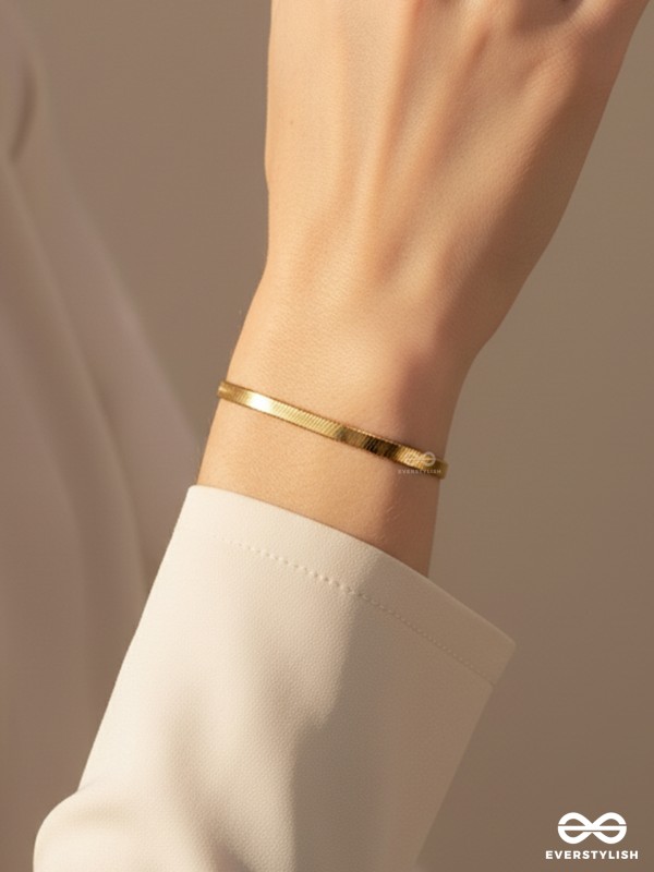 GOLDEN GLOW - STAINLESS STEEL ANTI-TARNISH GOLDEN BRACELET