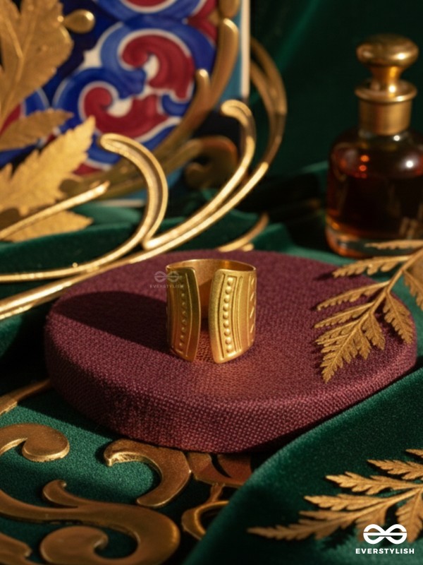 REGAL ARC - ENGRAVED STAINLESS STEEL ANTI-TARNISH RING