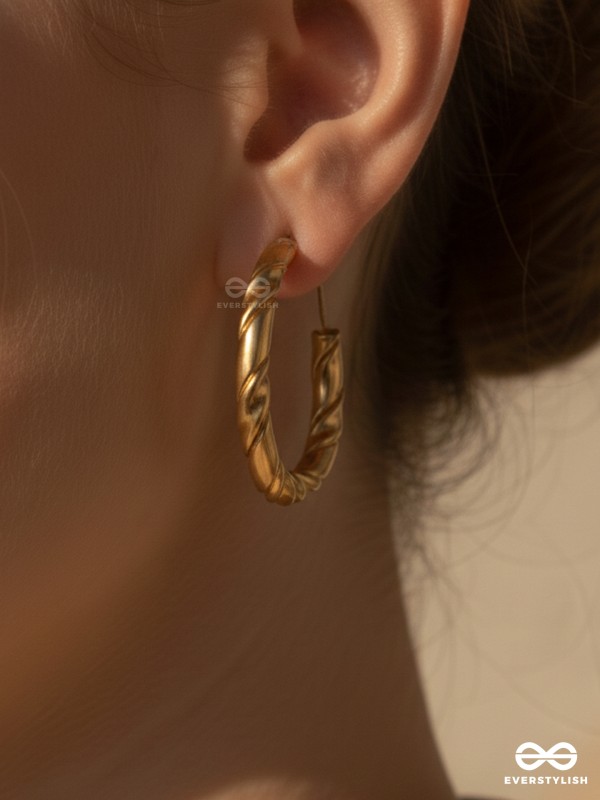 GOLDEN VORTEX - TEXTURED STAINLESS STEEL ANTI-TARNISH HOOP EARRINGS