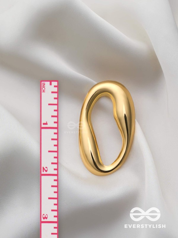 LOOPS OF GLAMOUR - GOLDEN TWISTED HOOP EARRINGS