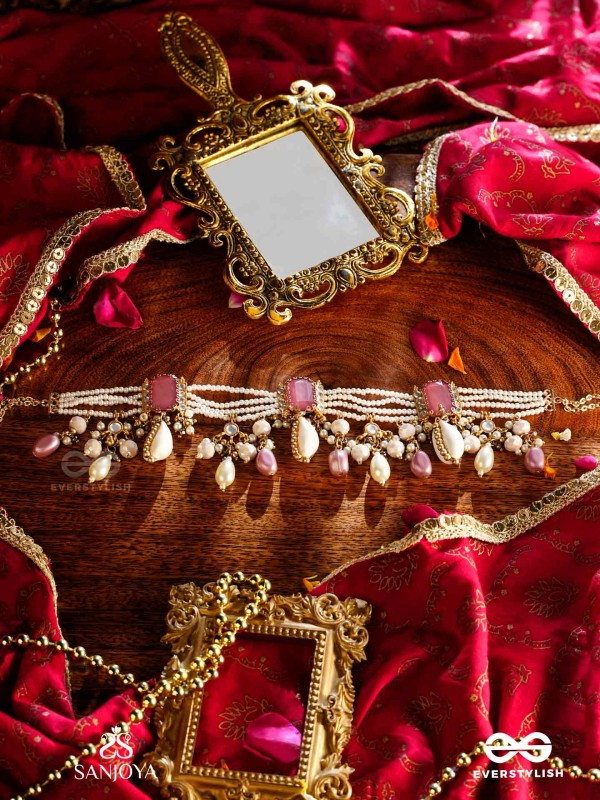 MANOHARA - CHARMING BEAUTY- HANDMADE KUNDAN SET WITH NECKLACE AND EARRINGS 