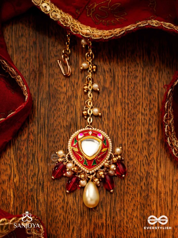 JWLALA - FLAME-LIKE BEAUTY - MAJESTIC HANDCRAFTED KUNDAN MAANGTIKA WITH ORNATE RED AND GOLDEN DETAILS