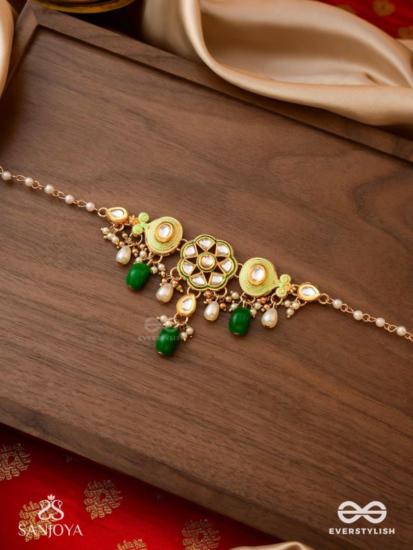 TARALYA - GENTLE RADIANCE- MINIMAL KUNDAN NECKPIECE WITH GREEN DROPS AND PEARLS
