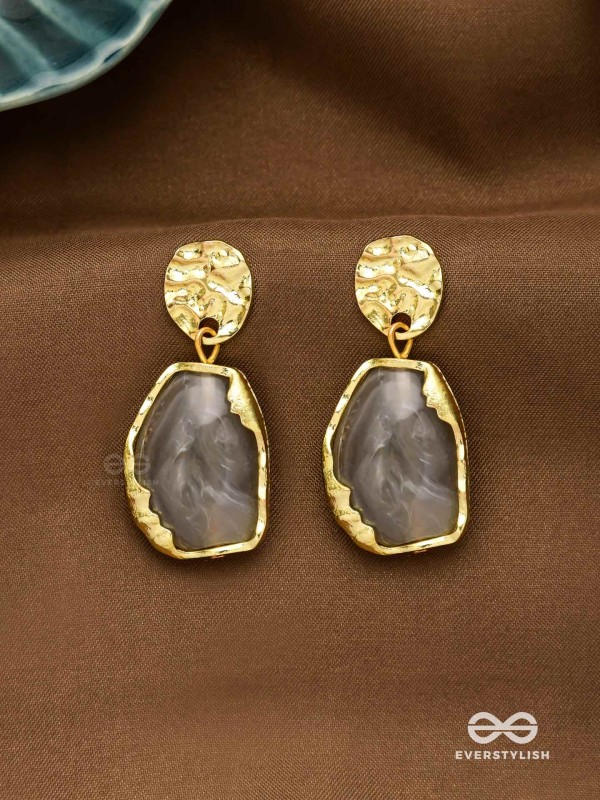 EARTHEN LUXE- RAW EDGE DESIGN WITH SMOKY MARBLE STONE