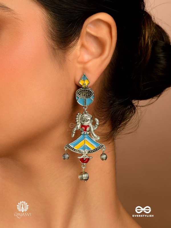 FOLK TWIRL – COLORFUL TRIBAL EARRING