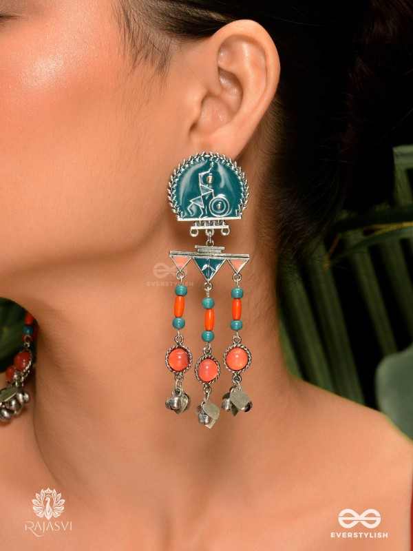 TRIBAL TROT – ENAMELLED MOTIF EARRINGS 