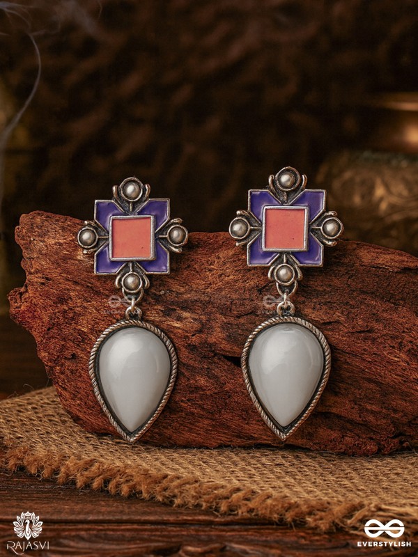 DROPLET DREAM – GEOMETRIC ENAMEL STUD WITH PEARL DROP