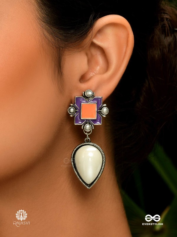 DROPLET DREAM – GEOMETRIC ENAMEL STUD WITH PEARL DROP