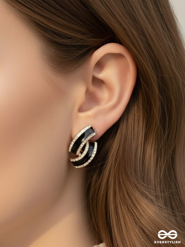 THE MOD CURVE – GLOSSY BLACK STUDS WITH SILVER EDGE