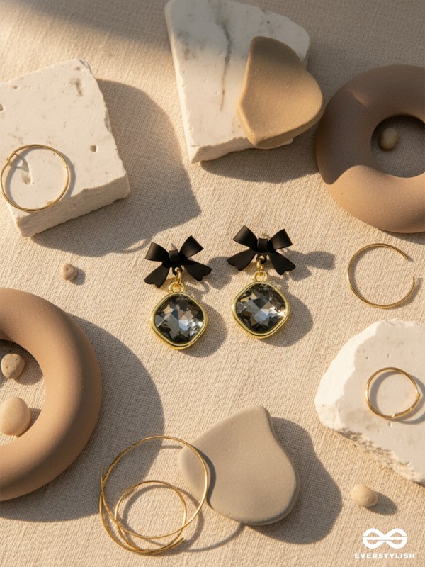 NIGHT WHISPERS – CHIC BOW EARRINGS WITH GLOSSY BLACK GEMSTONES