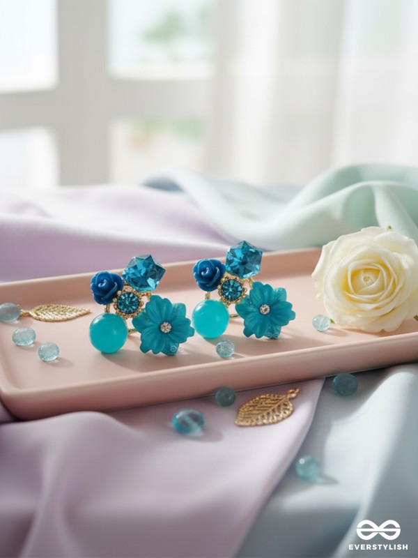 PETAL POP – CHARMING STUDS IN BLUE SHADES WITH FLOWER DETAILS
