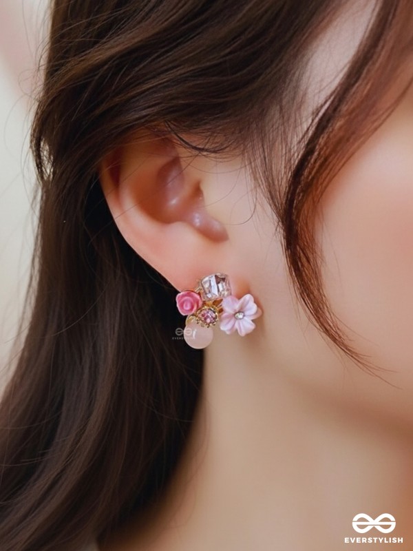 PETAL POP – CHARMING STUDS IN PINK SHADES WITH FLOWER DETAILS