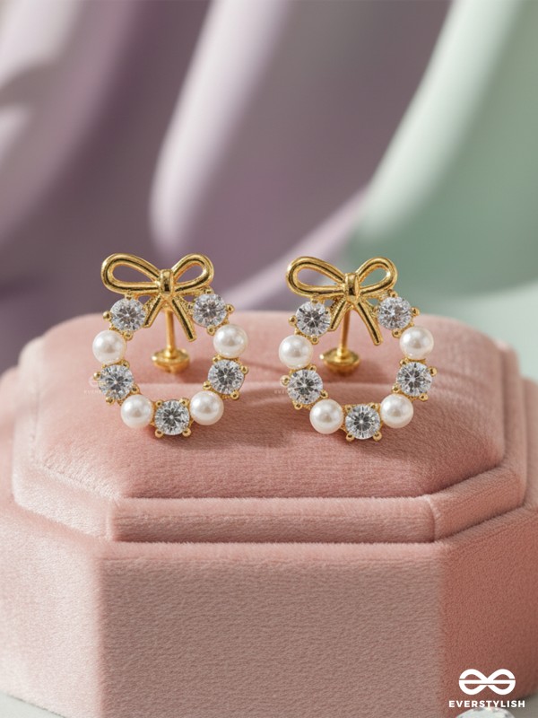 RIBBON PEARL – LUSTROUS BOW-TOP GOLD EARRINGS