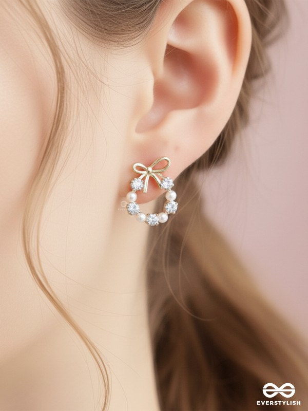 RIBBON PEARL – LUSTROUS BOW-TOP GOLD EARRINGS