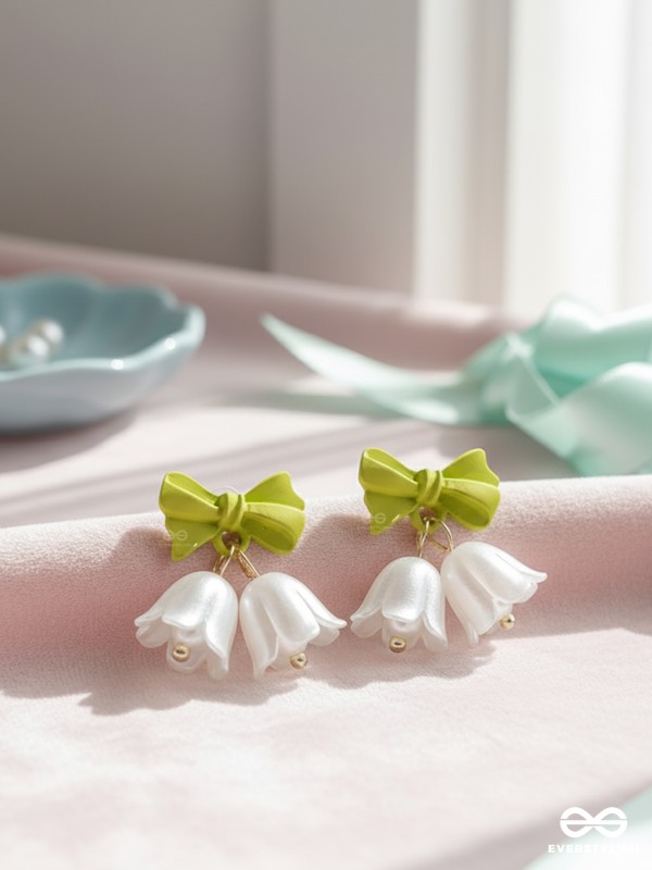 MINT BELLS – FROSTED WHITE FLORALS WITH GREEN BOW