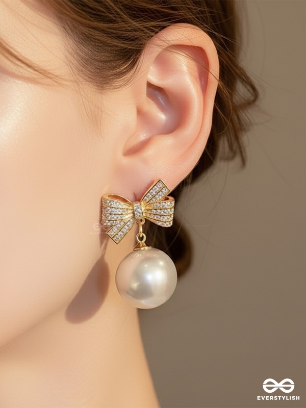 DEWDROP DAZZLE – SPARKLY BOW WITH SINGLE PEARL DROP