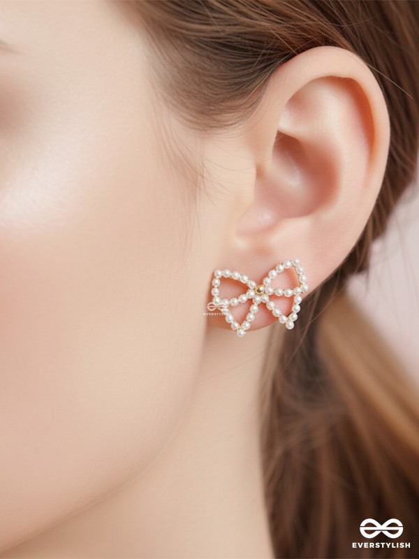 DAINTY TIE – SOPHISTICATED PEARL BOW EARRINGS