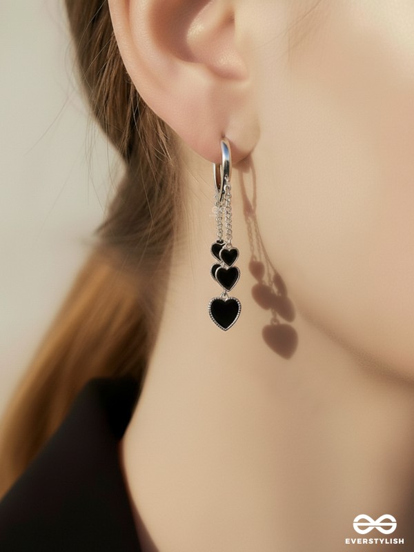 HEARTSTREAM GLITZ – SILVER CHAIN DROP HEART EARRINGS