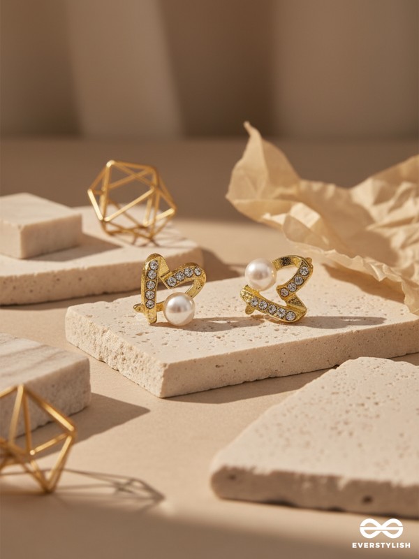 AURA CURVE – PEARL & CRYSTAL SWIRL STUDS