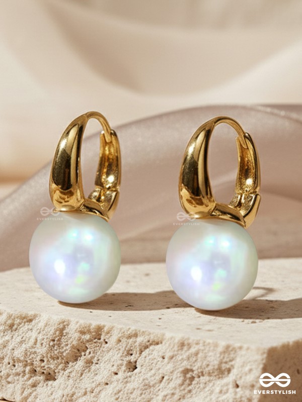 THE LUMI PEARL – DAINTY PEARL DROP EARRINGS