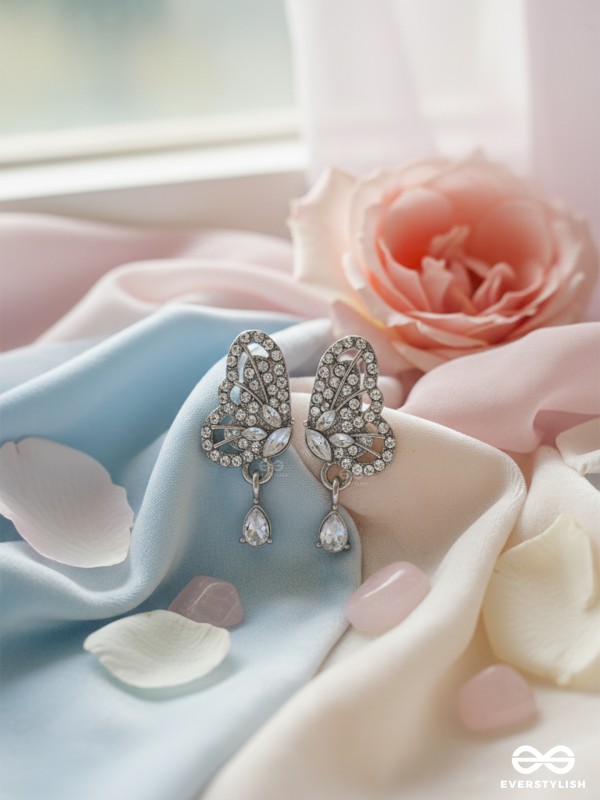 SILVER VEIL – DELICATE MESH LOOP DROP EARRINGS