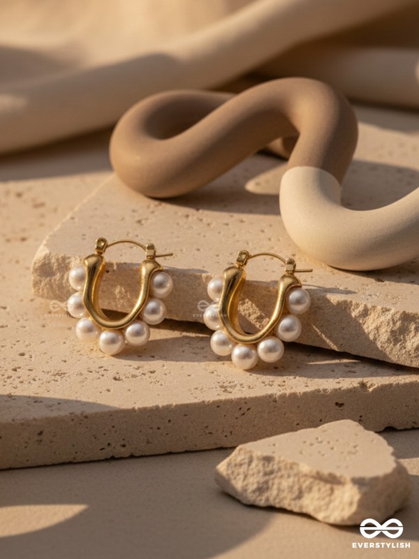 PEARL BAND – ELEGANT PEARLED MINI HOOPS