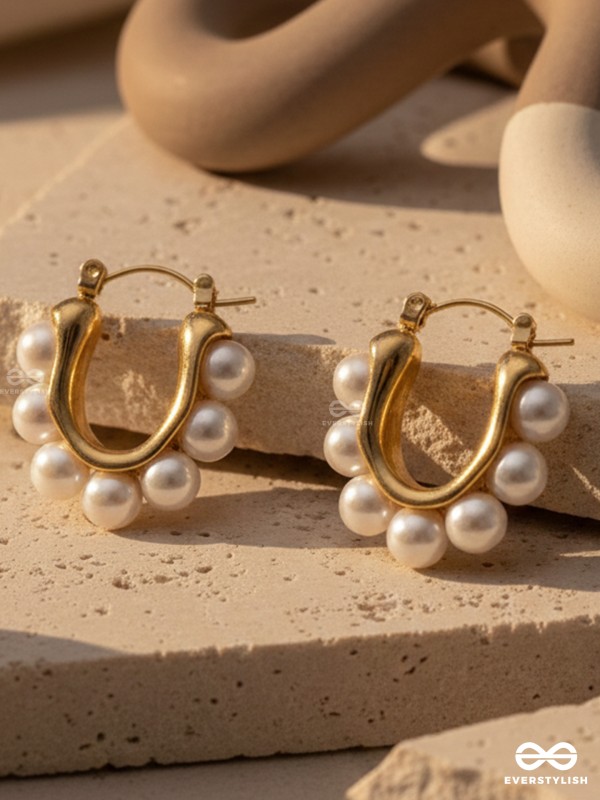 PEARL BAND – ELEGANT PEARLED MINI HOOPS
