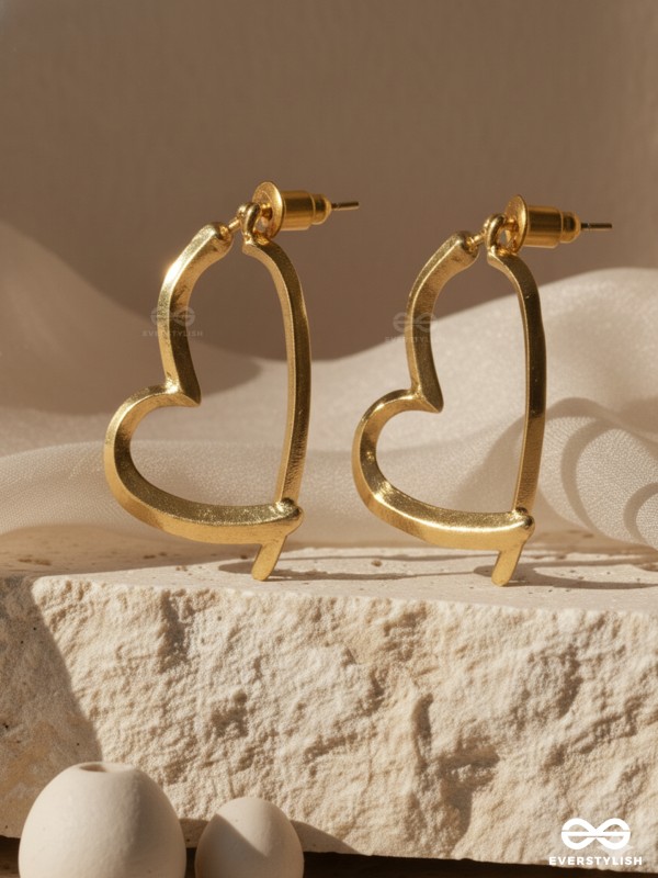 CURVED HEARTLINE – MINIMAL OPEN HEART EAR JACKETS